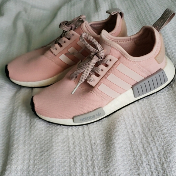 adidas Shoes - HP🔥 Adidas NMD R1 - Vapour Pink Sz 6.5